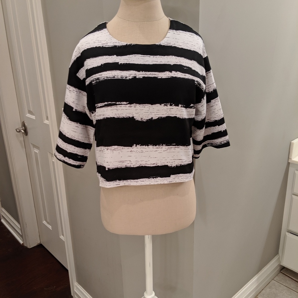 Cute crop top - Picture 1 of 4